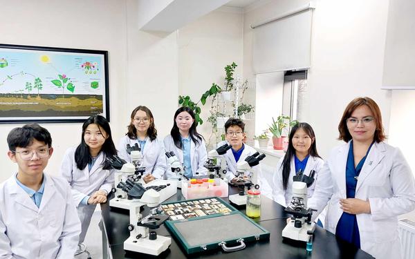 Students from Shine Ue School, Mongolia